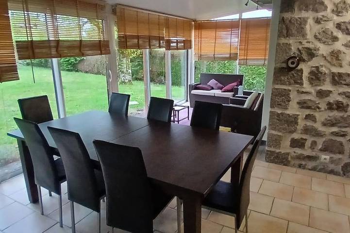 Gîte pour 10 personnes, avec jardin et terrasse à Taussac