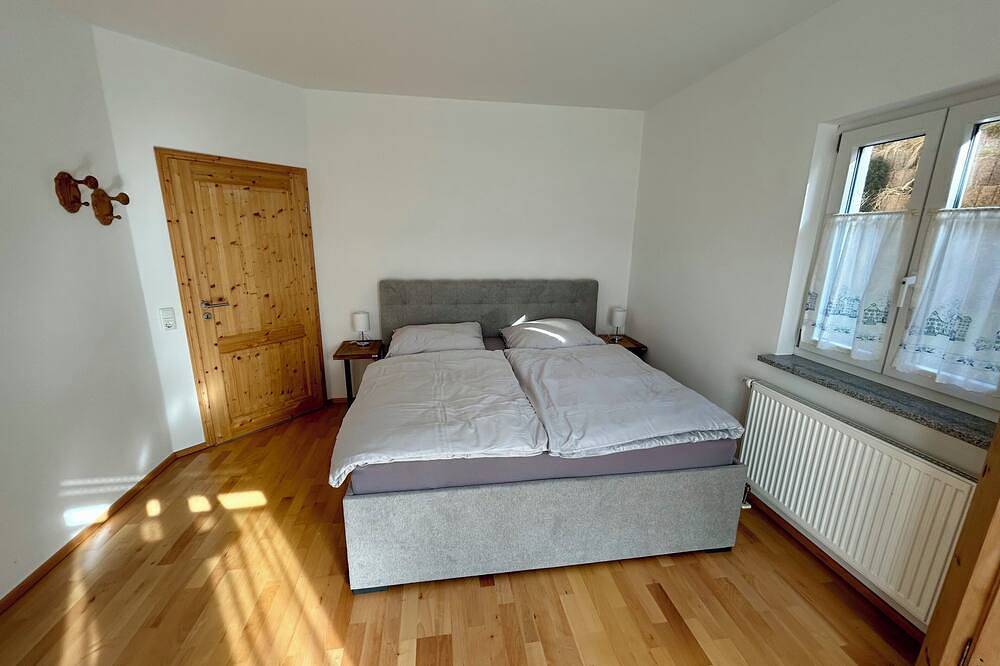 Geräumiges Ferienhaus mit Alpenblick, großem Balkon und Terrasse. in Perlesreut, Ostbayern