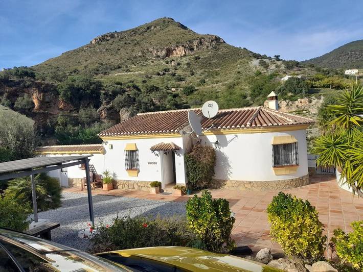 Casa rural para 6 personas, con jardín y vistas además de terraza y piscina en Alcaucín - 2