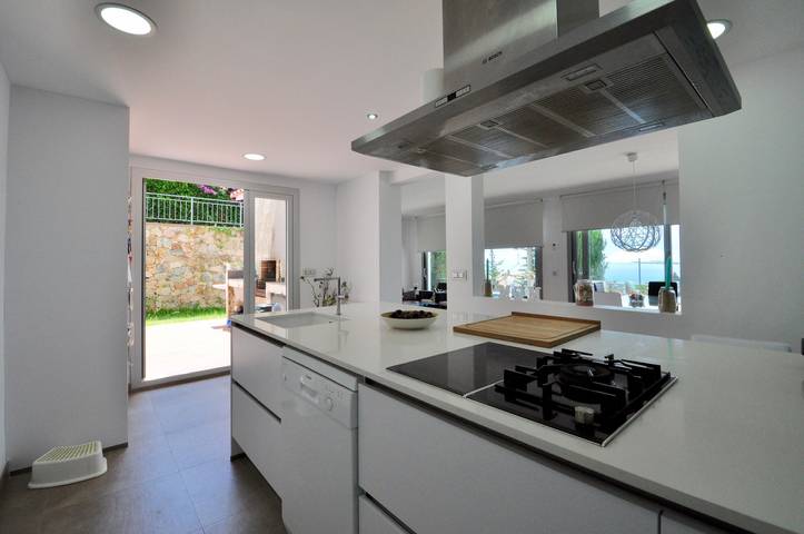 Casa rural para 8 personas, con balcón además de vistas al mar y jardín en Canyelles - 2