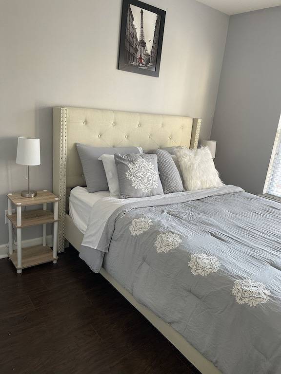 Spacious 3 level Townhome in prime location! Tvs & fans in all 4 bedrooms!! in High Point, Guilford County