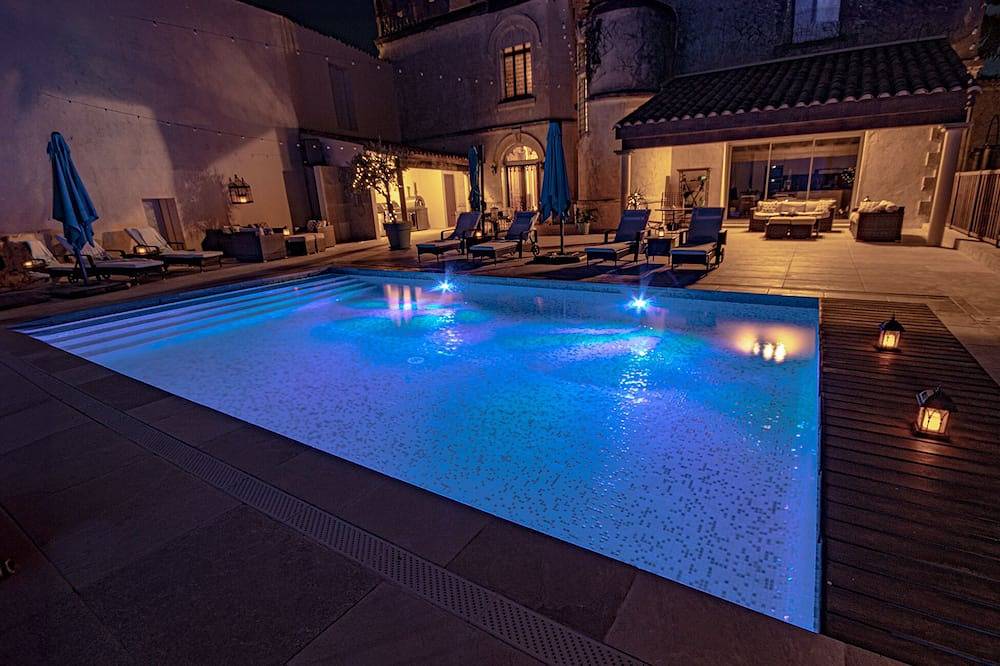 Superb romantic 8-bedroom chateau with Ac and Wifi in the south of France in Névian, Côte d'Améthyste