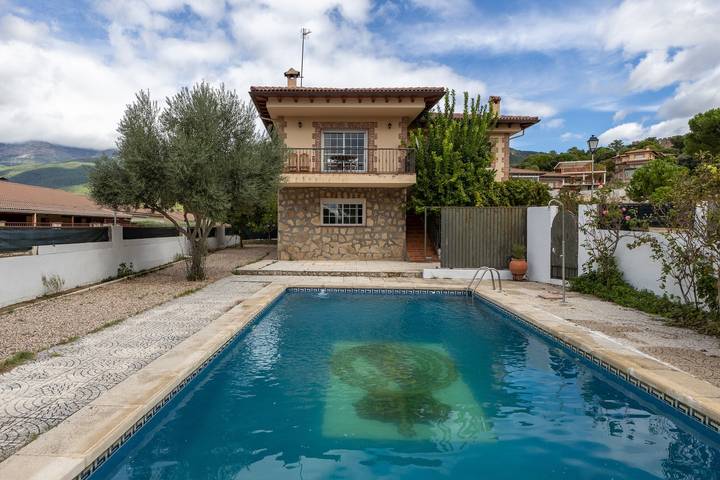 Casa rural para 10 personas, con Balcón y Jardín