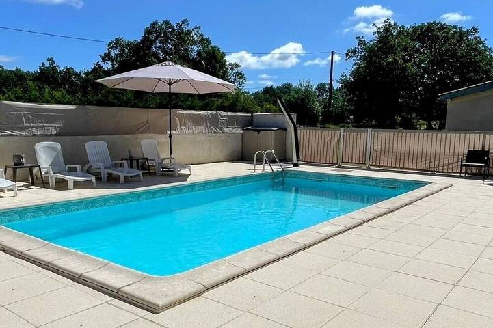Maison de vacances pour 4 personnes, avec piscine et jardin, animaux acceptés