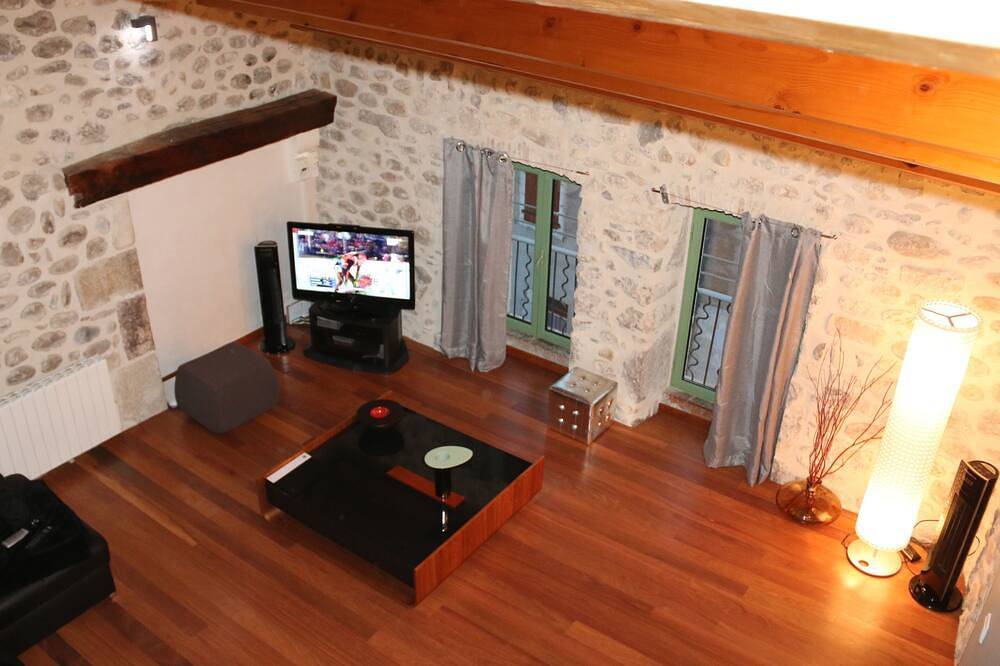 Ganze Wohnung, Eine renovierte Wohnung, wo Design und Traditionen Mix in Vogüé, Ardèche