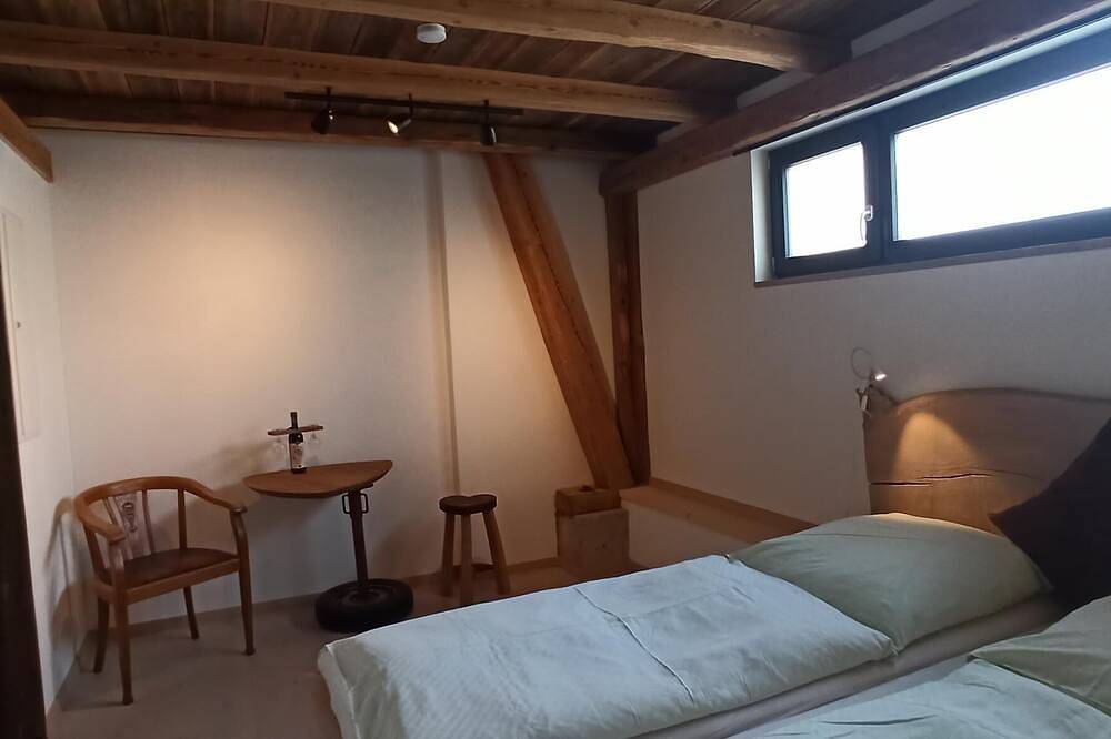 Ganze Wohnung, Ferienwohnung mit Terrasse für 6 Personen in Neunburg vorm Wald, Naturpark Oberpfälzer Wald