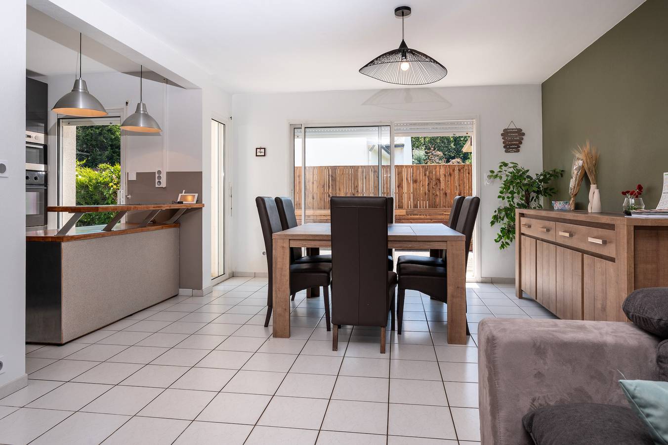 Casa de vacaciones con piscina privada, terraza privada y Wi-Fi in Kervignac, Côte des Mégalithes