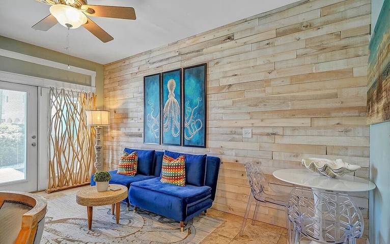 Vacation house for 11 people, with yard and pool, with pets in Florida-30A