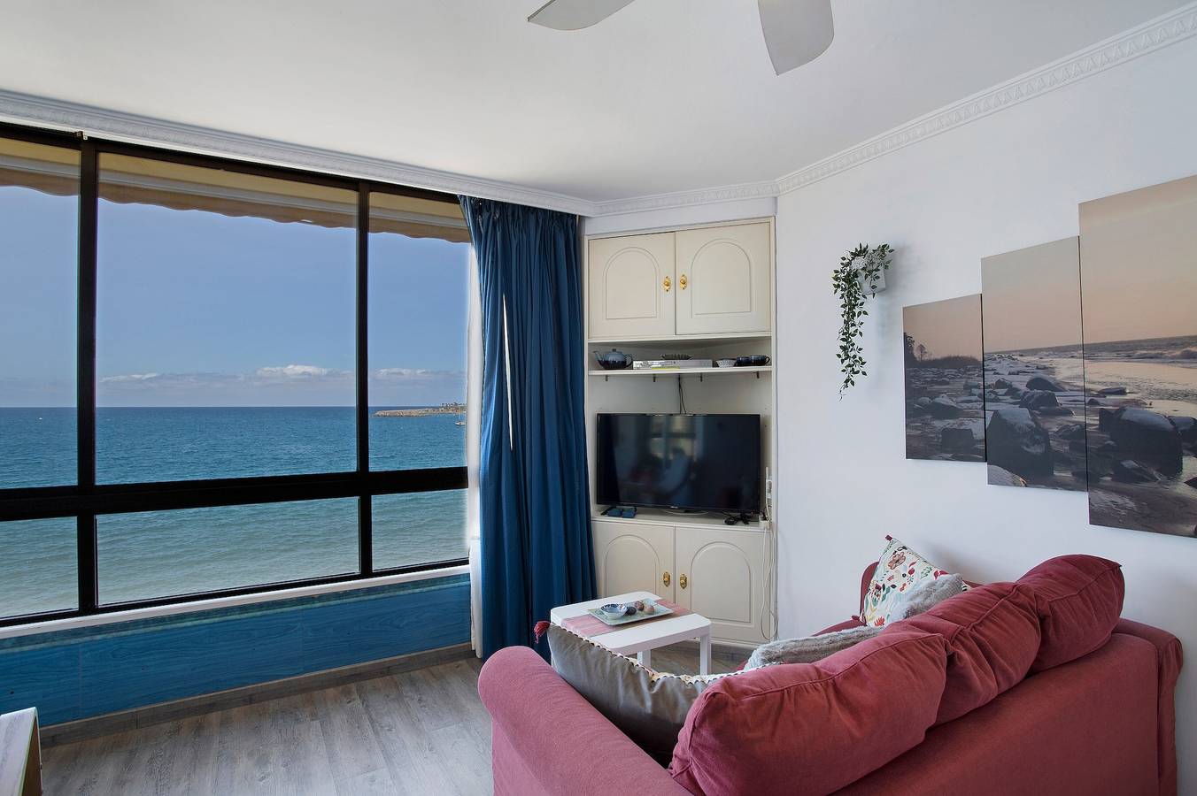 Entire apartment, Vacation Home 'Patalavaca Beach Holidays Invest' with Sea View, Private Terrace and Wi-Fi in Arguineguin, South Gran Canaria