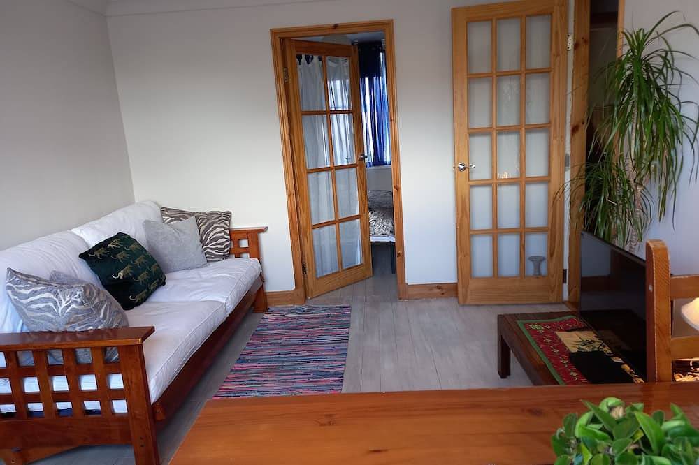 Bright apartment in Charming Newhaven, Leith in Leith, Edinburgh