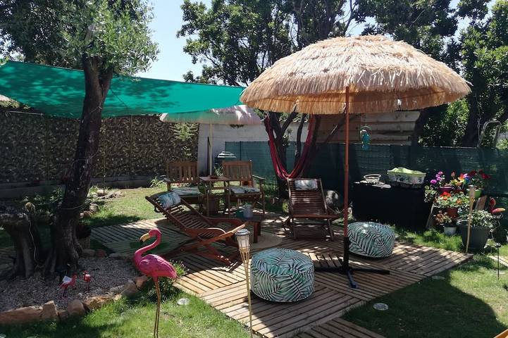 Gîte pour 3 personnes, avec terrasse ainsi que jardin et piscine à Ventiseri