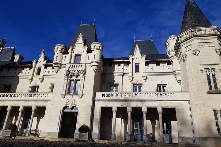 Gîte pour 4 personnes, avec jardin et terrasse à Neuillé