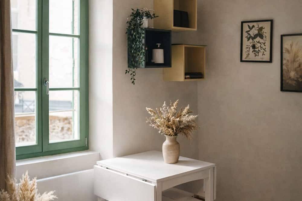 Apartamento entero, Studio Cosy & Design - Coeur de Ville, Calme et Confort Pro in Issoire, Parque Natural Regional Livradois-Forez