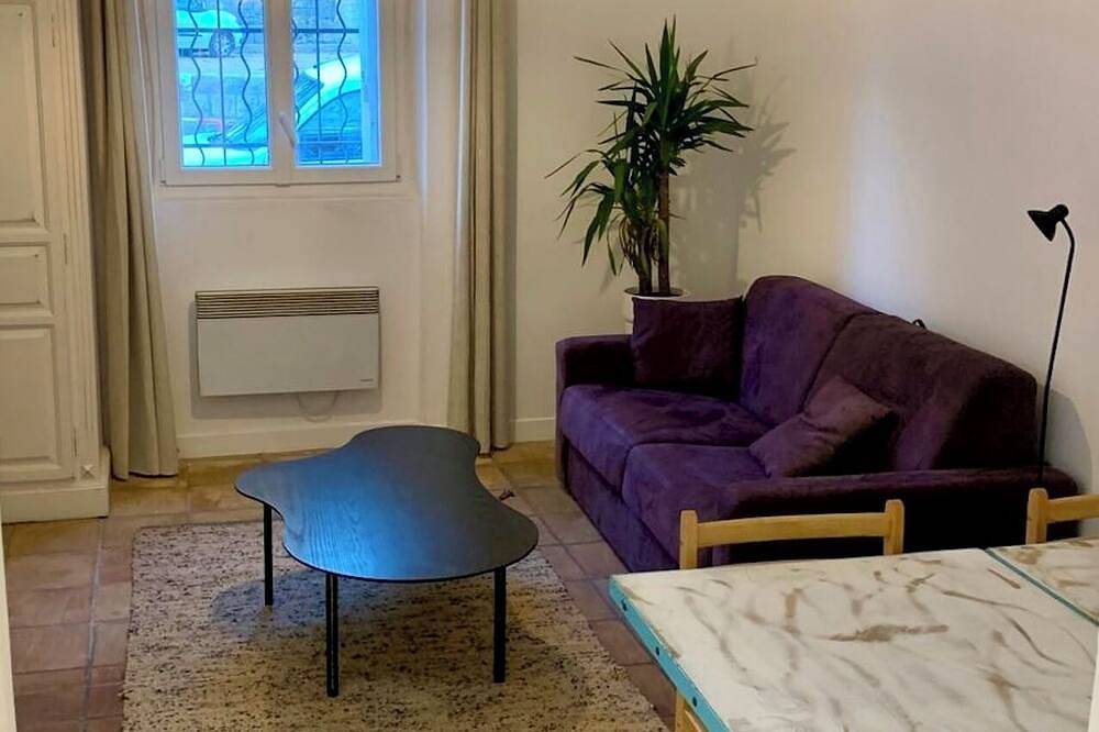 Apartamento entero, Lovely studio in the heart of a typical Provencal village in Le Rouret, Region de Cannes