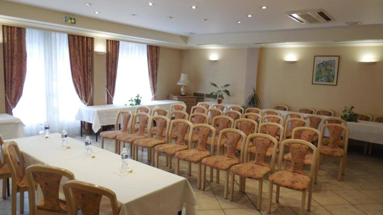 Double Room with Shower in Pont-de-Salars, Aveyron
