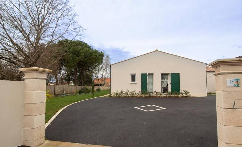 Location de vacances pour 2 personnes, avec terrasse et jardin à Corme-Royal - 3