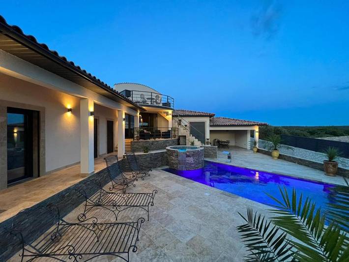 Villa pour 8 personnes, avec piscine ainsi que vue et jardin