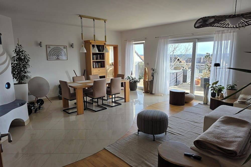 Ganze Wohnung, Ferienwohnung (140qm) mit zwei Schlafzimmern und Whirpool Badewanne in Absberg, Fränkisches Seenland