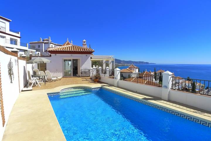 Villa voor 6 personen, with Balkon and Terras as well as Tuin in Torrox Costa