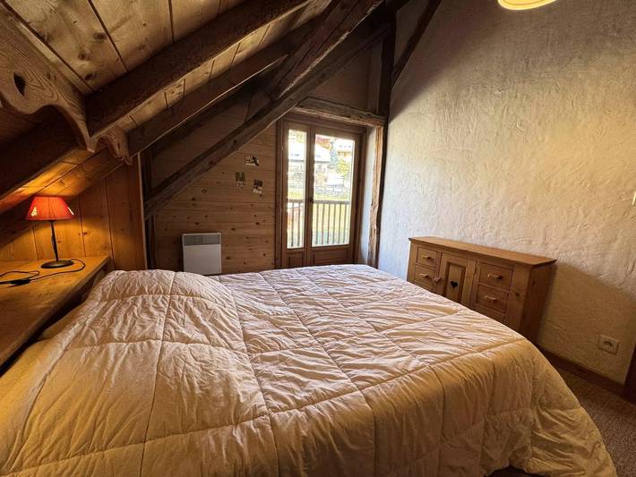 Gîte pour 7 personnes, avec terrasse dans Office De Tourisme De Vars