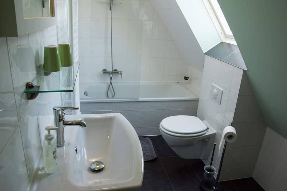 Ganze Wohnung, Ferienappartement Heuboden mit 2 Schlafzimmern und Terrasse, Nähe Störtebeker in Thesenvitz, Bergen auf Rügen