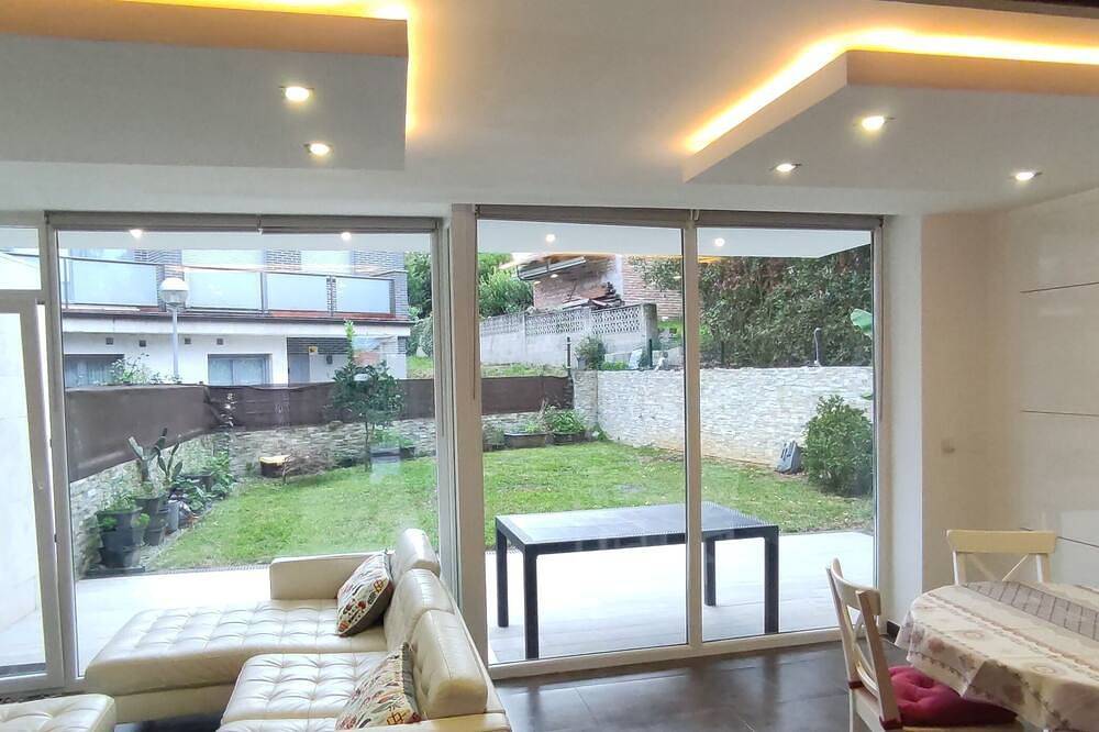 Casa De Invitados De Jacky & Fredy in El Astillero, Costa de Cantabria