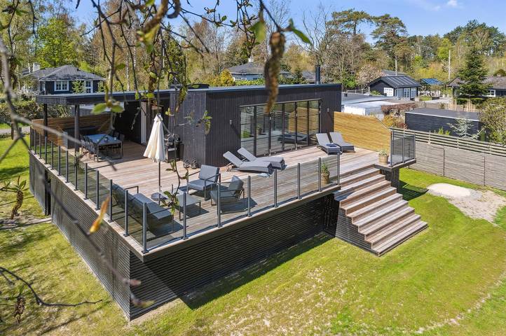 Feriehus for 8 personer, med terrasse i Marielyst