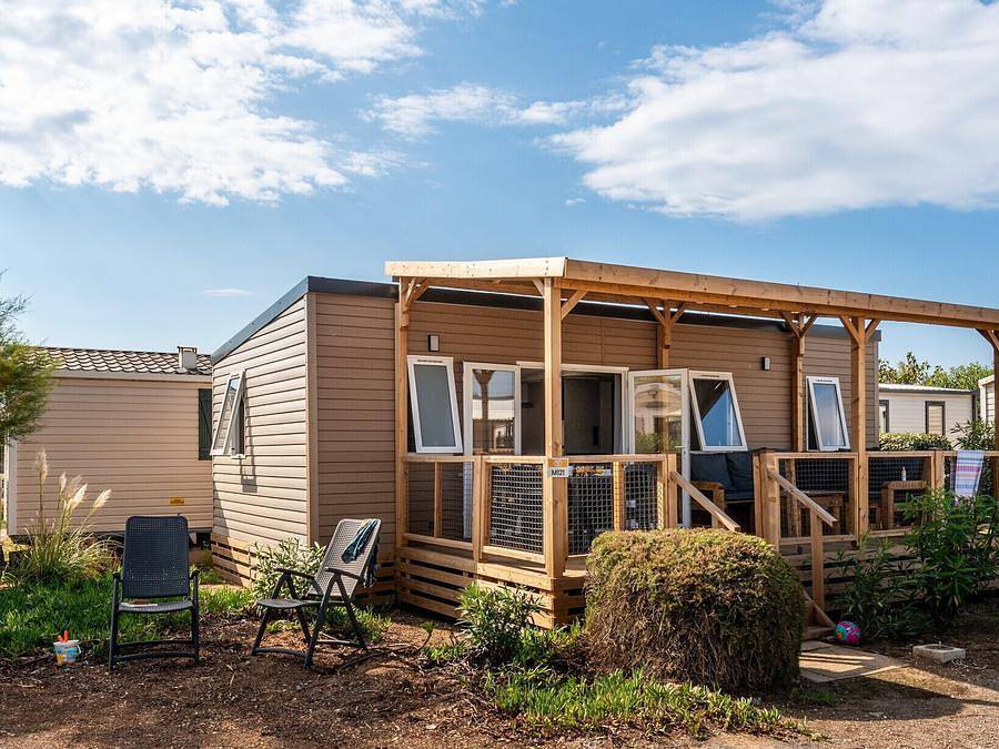 Camping La Grainetière - Mobile home 6 persons - Mobile home | Comfort | 3 Bedrooms | 6 Pers | Raised terrace | Air conditioning | Tv in Batz-sur-Mer, Côte d'Amour