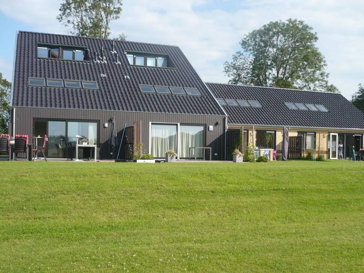 Vakantiehuis voor 8 personen, with Terras and Tuin as well as Sauna in Langweer