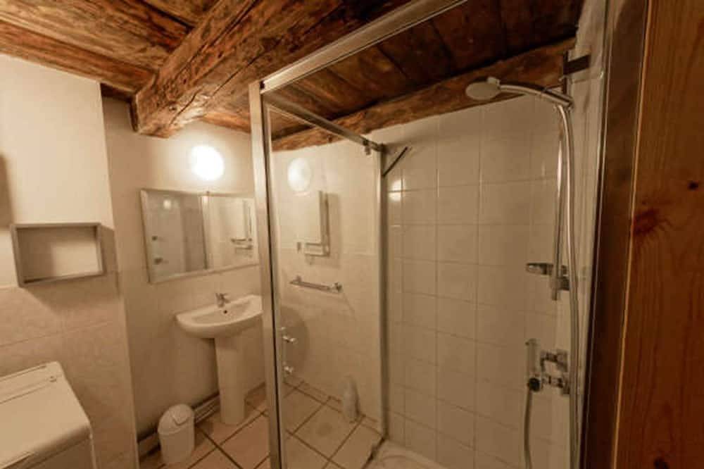 Apartamento entero, Le Clot Saint Joseph, descanso natural en el corazón del Parc des Ecrins in Vallouise-Pelvoux, Parque Nacional de los Ecrins