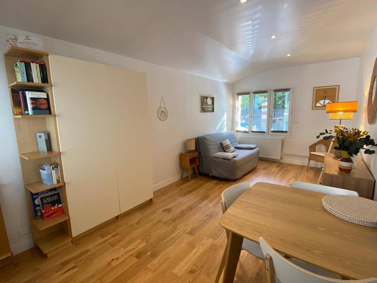 Appartement entier, One-Bedroom Apartment in Joinville-le-Pont, Val-de-Marne
