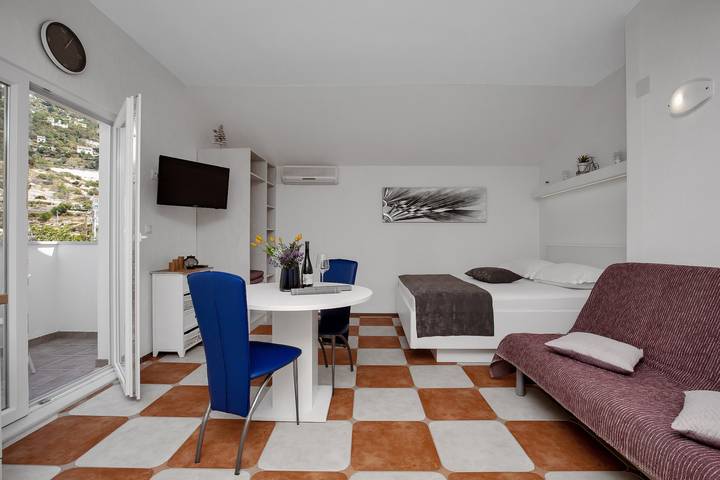 Apartament wakacyjny dla 3 osób, z balkon/ taras w Drašnice