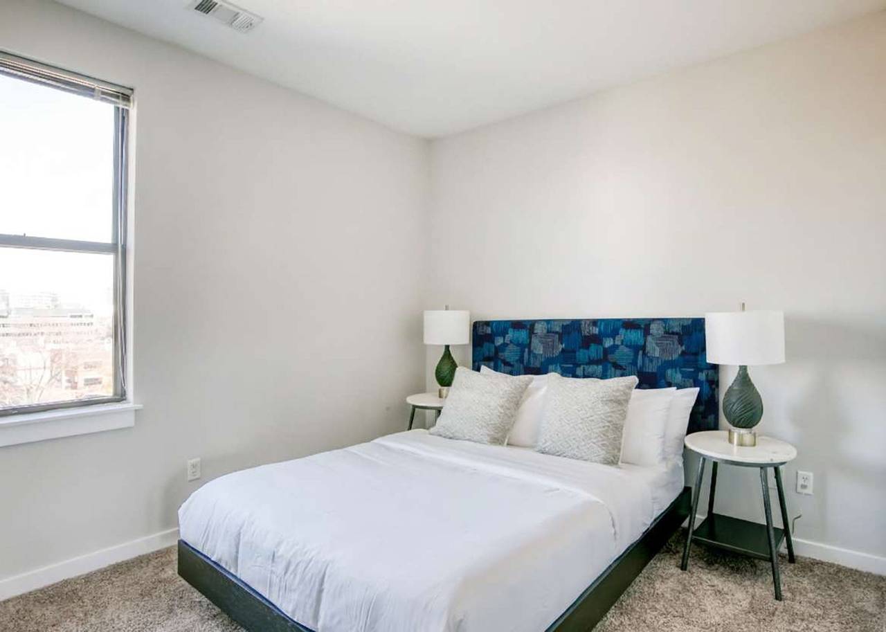 Entire apartment, Cozysuites Music Row Chic 1Br w free parking 42 in Nashville, Tennessee