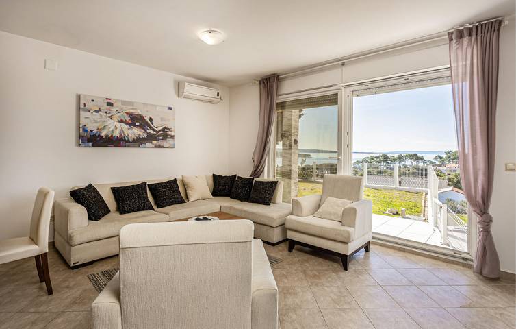 Appartement de vacances entier, Appartement confortable à 1 km de la plage : 2 chambres avec terrasse et parking in Plaža Padova III, Banjol