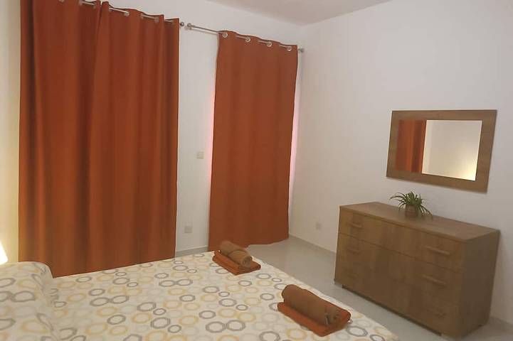 Ganze Wohnung, Seaside Stylish and Spacious 2-Bedroom Apartment in Marsalforn, Zebbug