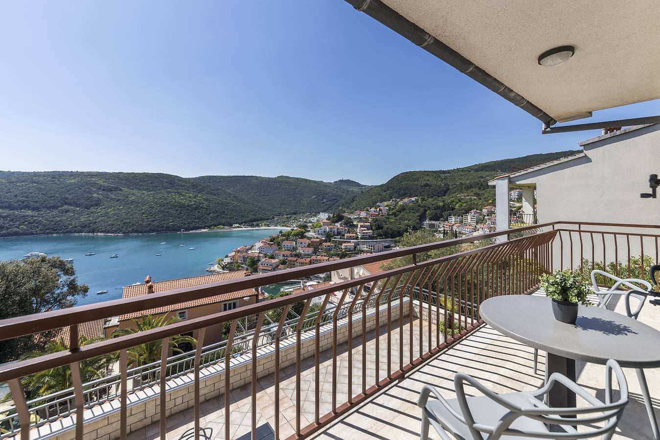 Entire vacation apartment, Holiday apartment with air conditioning and sea view  in Rabac, Labin-Rabac