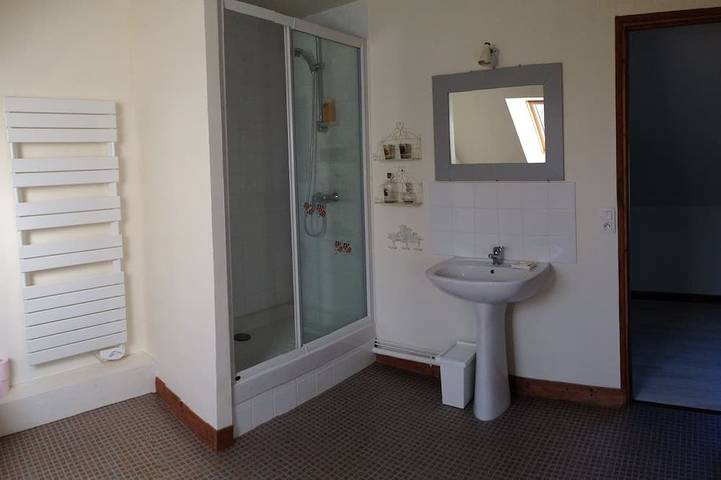 Gîte pour 5 personnes, avec terrasse à Goustranville - 4