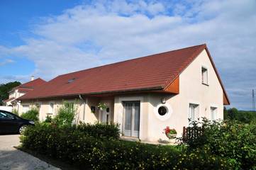 Cottage pour 2 personnes, avec terrasse et jardin à Largillay-Marsonnay