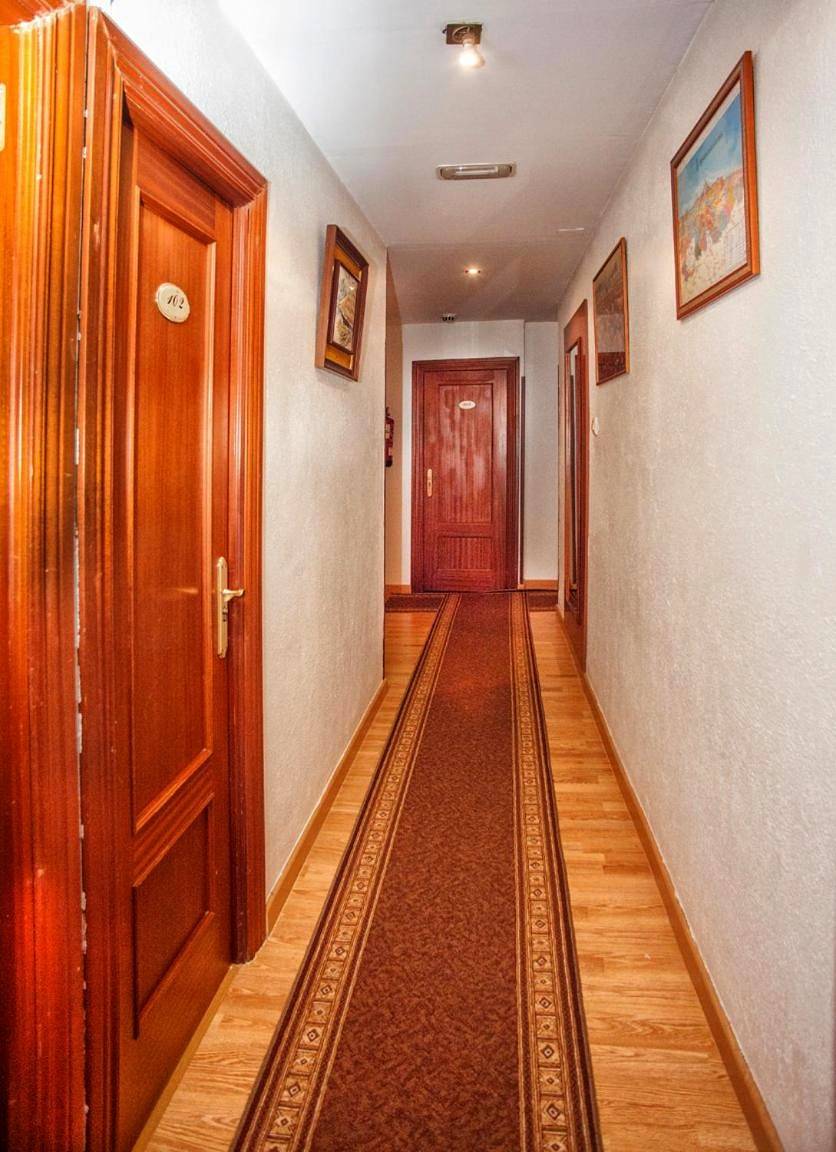 Twin Room with Shared Bathroom in Oviedo, Cordillera Cantábrica