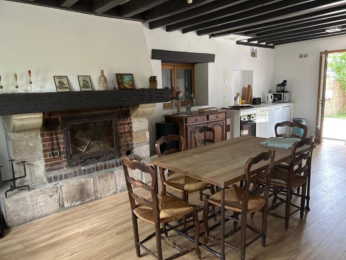 Three-Bedroom House in Le Charme, Région de Montargis