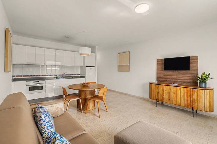 Ganze Wohnung, Ferienwohnung "Callao Beach 10" mit Bergblick, Terrasse und Wlan in Punta de las Mujeres, Haría