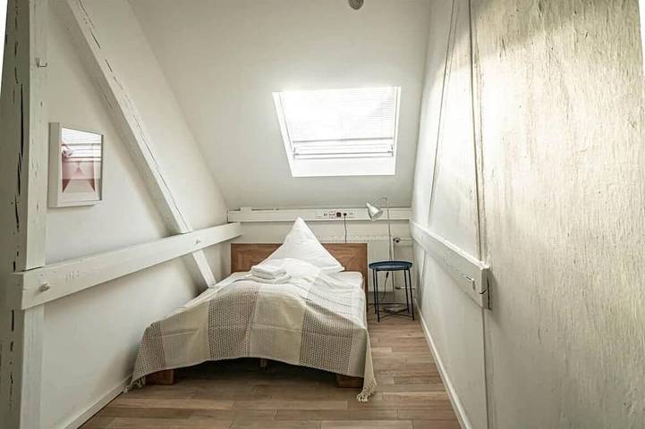 Ganze Wohnung, 180qm-Dachwohnung für bis zu 11 Personen - zentral in Gera, Ostthüringen