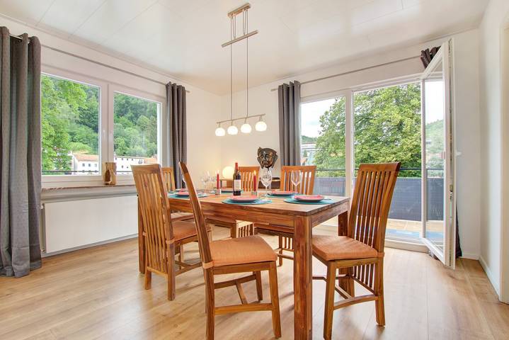 Ganze Wohnung, Ferienwohnung mit Kurparkblick & Balkon – 110 m² für bis zu 6 Personen in Bad Herrenalb, Nordschwarzwald