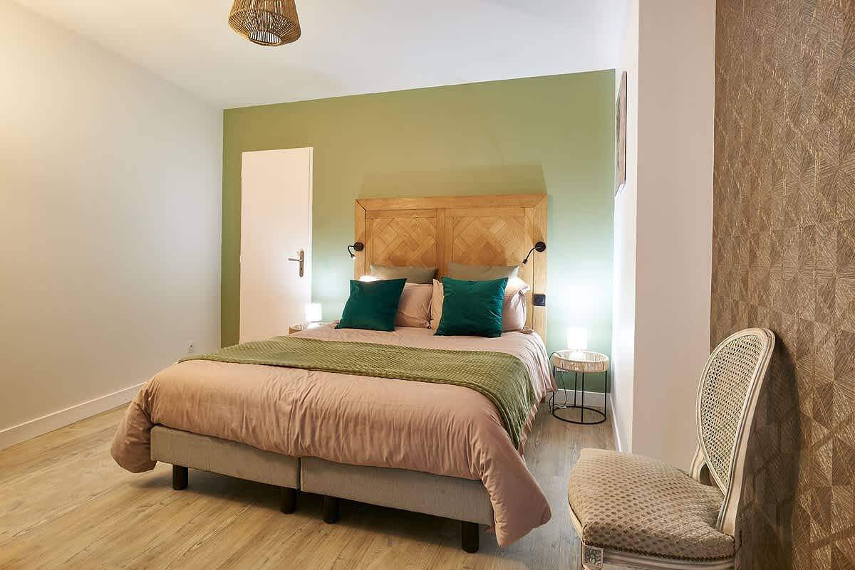 Appartement entier, Luxury Stay facing Les Halles, balcony & A/C in Béziers, Côte méditerranéenne (France)