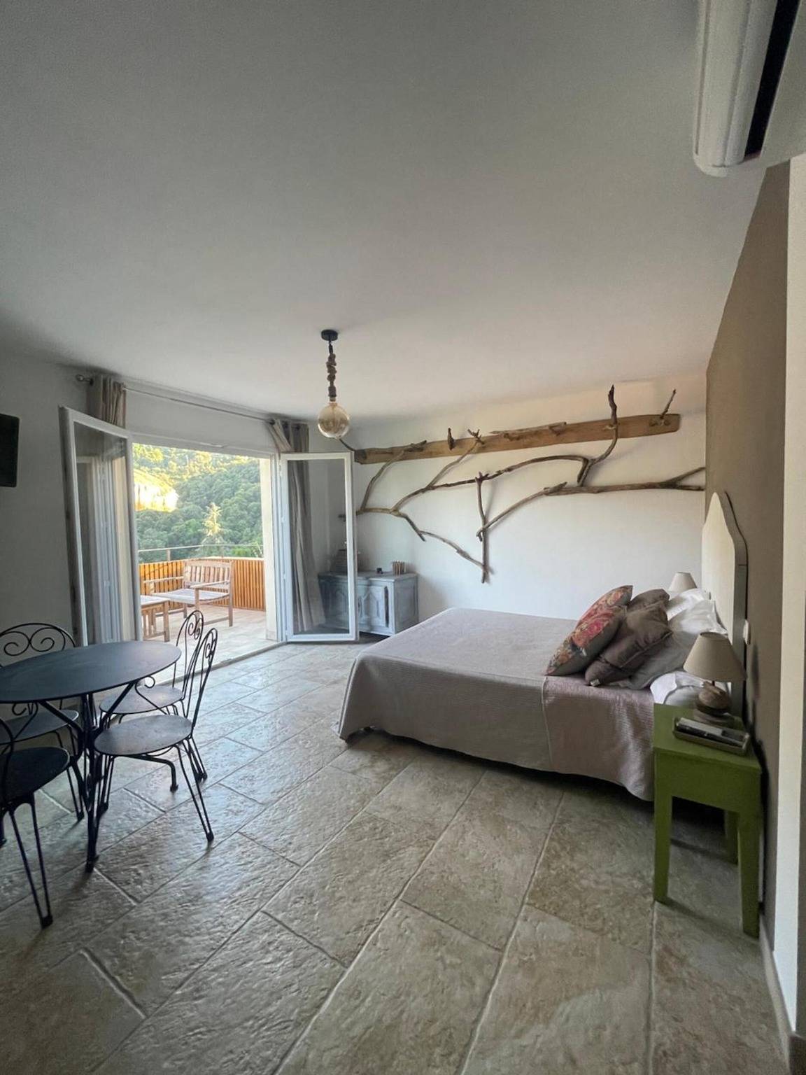 Appartement 'Vico' avec vue sur la montagne, Wi-Fi et climatisation in Vico, Région d'Ajaccio