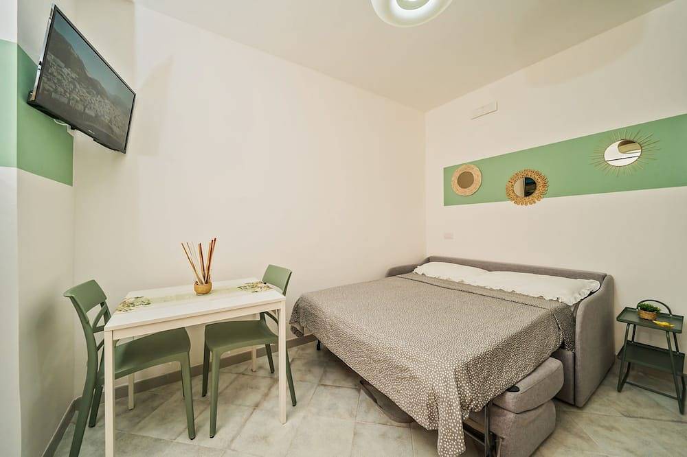Entire apartment, Cozy apartment with spectacular views of the gulf and Capri. in Cilento