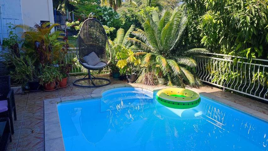 Gîte pour 6 personnes, avec piscine ainsi que vue et jardin dans Mahina - 3