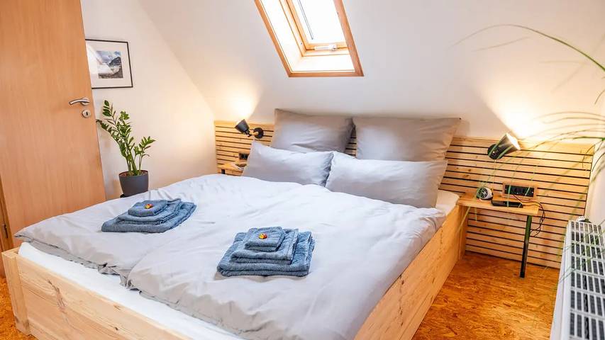 Ferienwohnung für 5 Personen, mit Balkon und Garten sowie Sauna