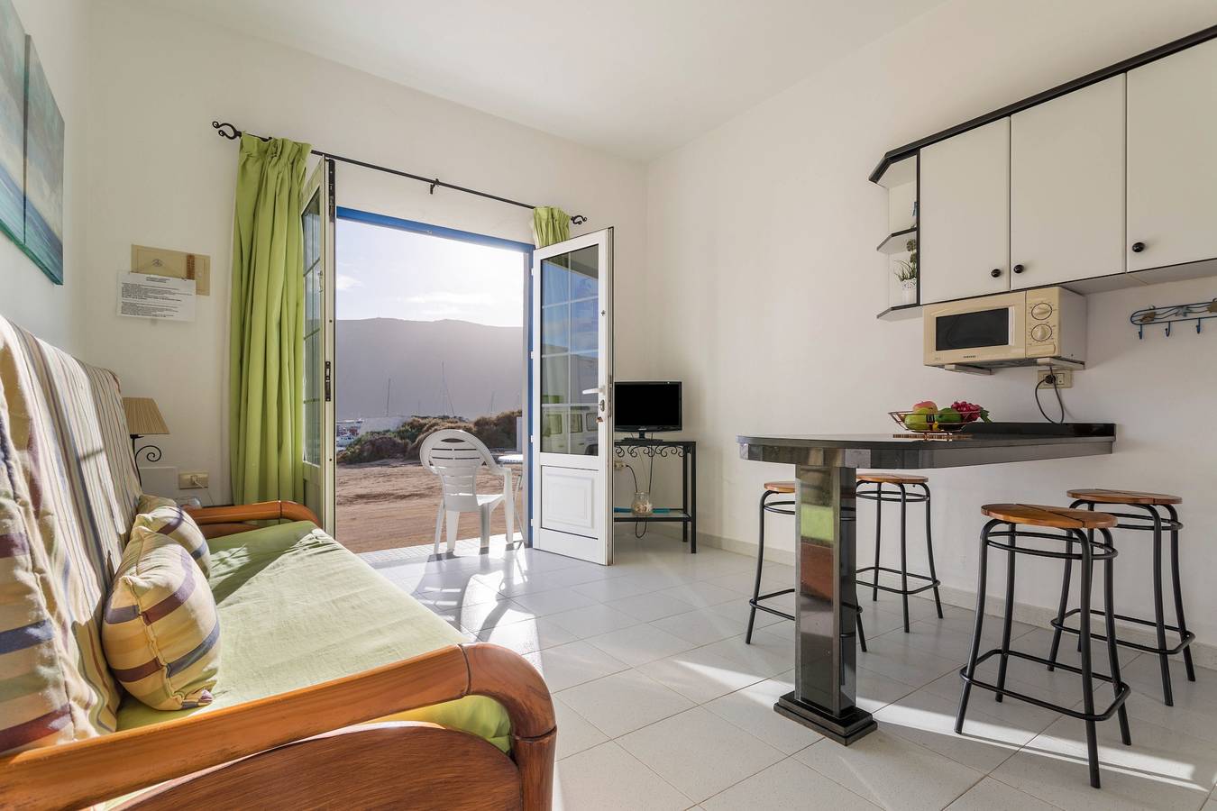 Holiday Home "El Sombrerito 1" with Sea View & Wi-Fi in La Graciosa, Parque Natural Archipiélago Chinijo