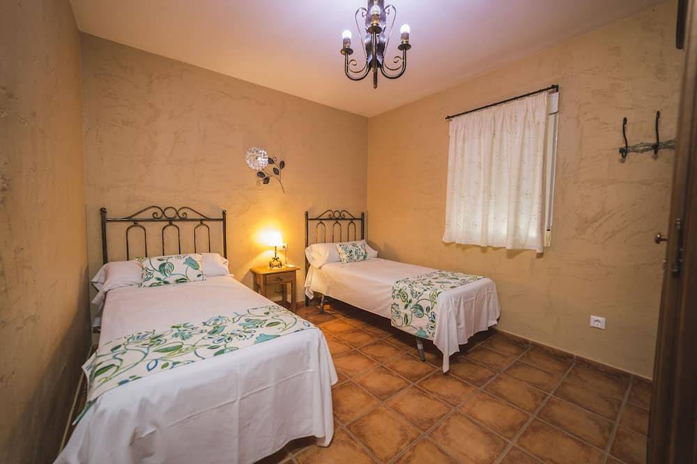 Apartamento entero, Agroturismo Bio El Cortijillo  Centro Andalucia ideal para conocer Andalucia in Luque, Sierras Subbéticas